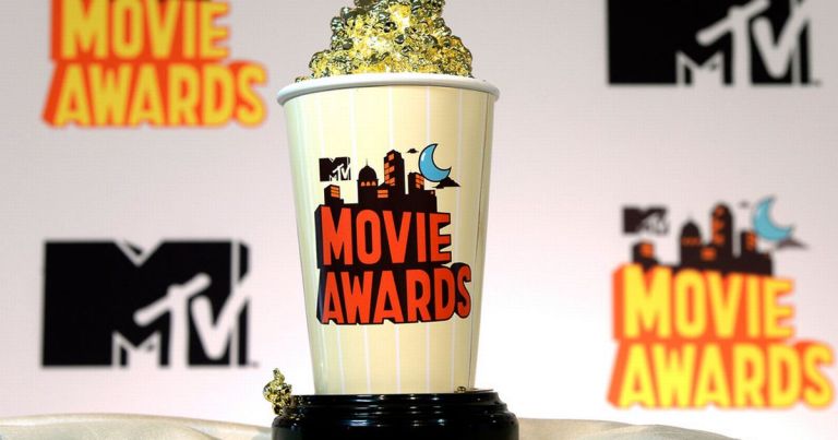 The-2015-MTV-Movies-Awards-Golden-Popcorn-trophy