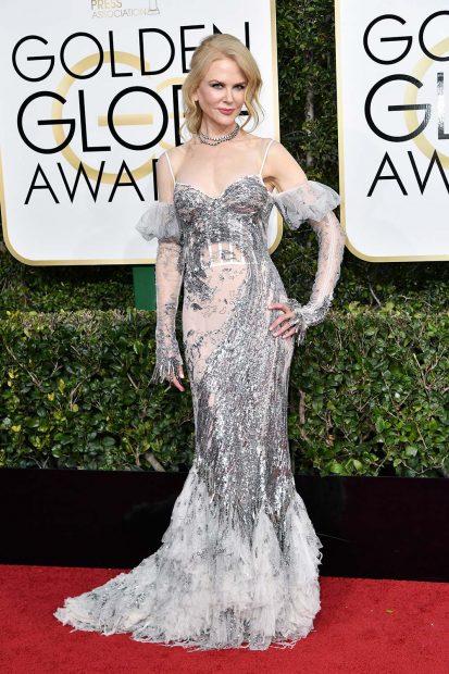 nicole-kidman-golden-globe-awards-globes-2017-red-carpet-31-413x620